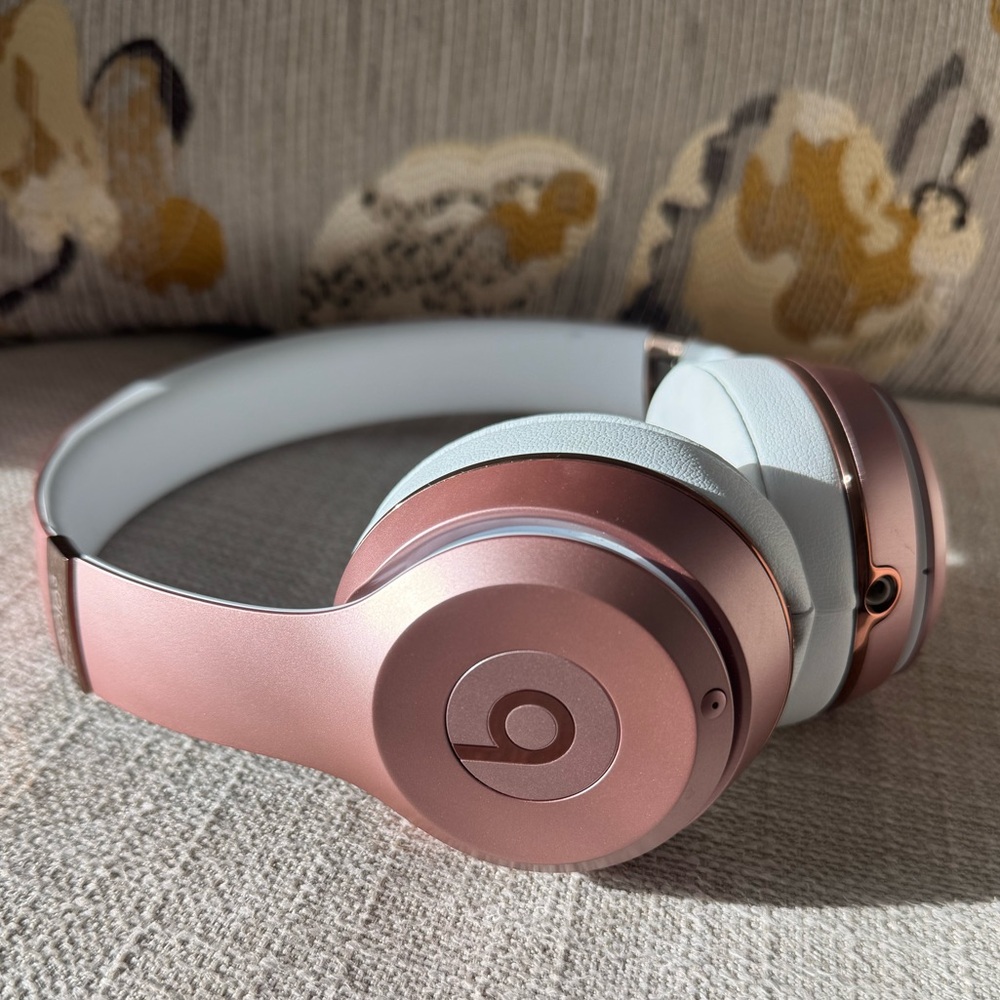 NWOT Beats Solo 3 Rose Gold